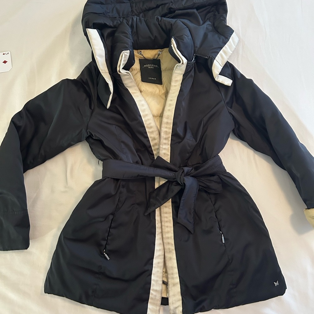 MaxMara Elegant Blue and Cream feather Puffer Coat